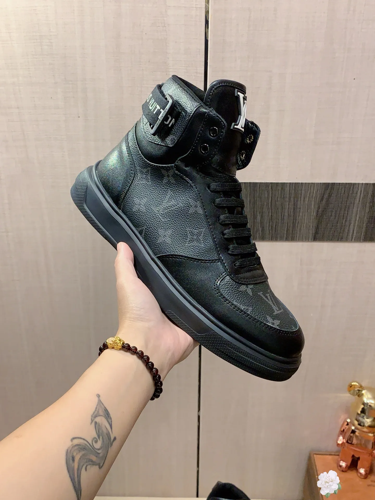 High-top men's shoes 💰442💰💰🎩🎩[Lightning][Lightning] "LV*" latest • popular casual shoes, top brand [seduce] luxury~purchase, top~quality. [Strong] The upper is made of imported breathable cowhide with fabric material ➕ Breathable sheepskin feet (•) and fine workmanship. The original stylish and stylish soft rubber wear-resistant and non-slip outsole is light and comfortable on the feet. The real thing looks better when taken in real life. 111: code: 38-44, 2️⃣ colors selected